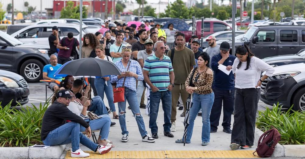 Featured image for “<strong>Lines at Miami’s DMV offices stretch for hours.</strong> What’s being done?”